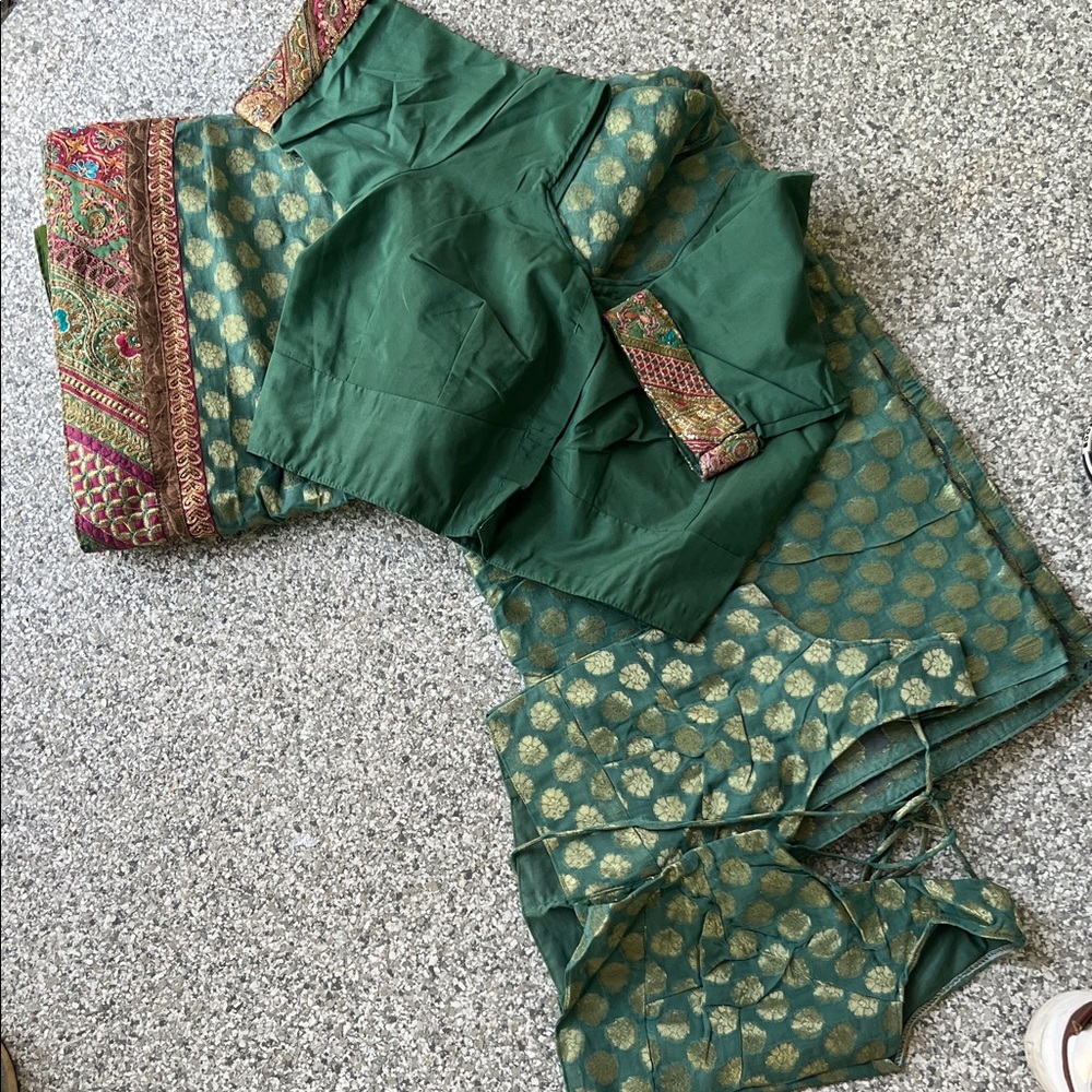 Sari with 2 matching blouses